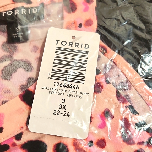 ❤️NWT VINTAGE TORRID ROMPER SLEEVELESS GODDESS NECK ANIMAL PRINT SHORTS - PLUS - Picture 4 of 13